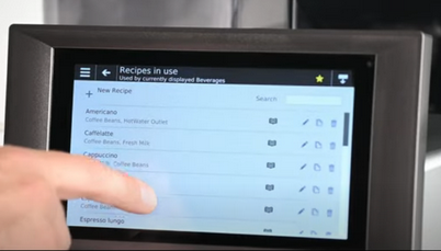 7 Zoll Farb Touch Screen wird bedient und Getränke programmiert.